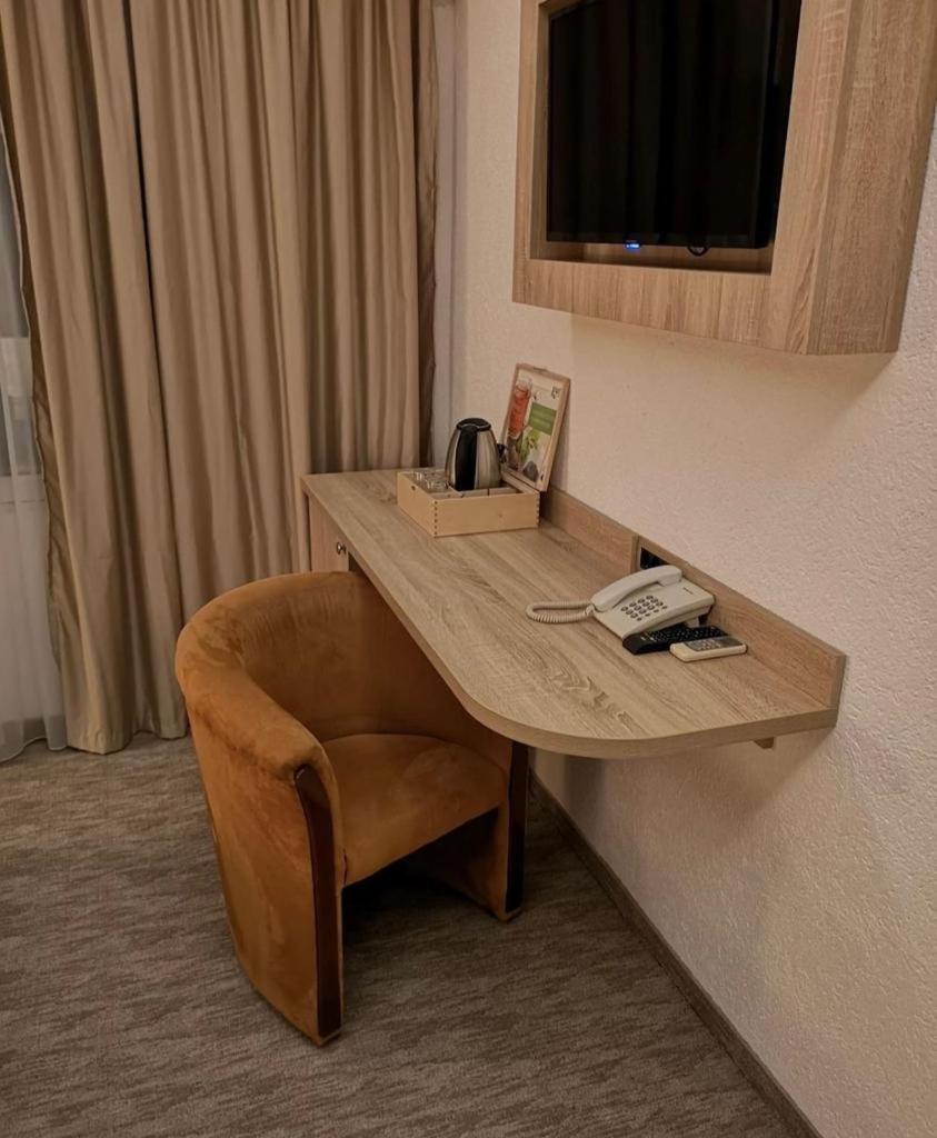 Hotel Ideall Podgorica Ngoại thất bức ảnh