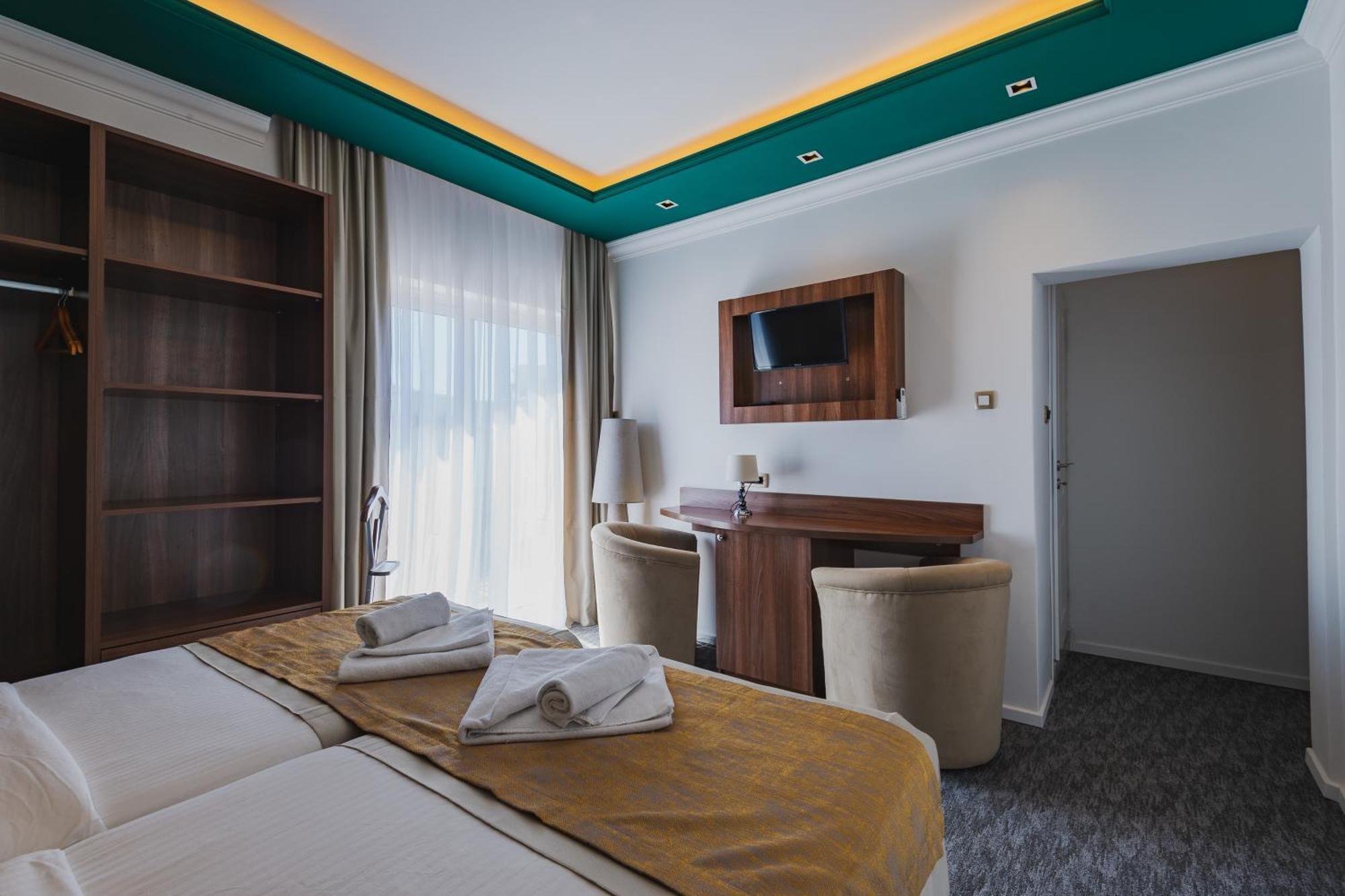 Hotel Ideall Podgorica Ngoại thất bức ảnh