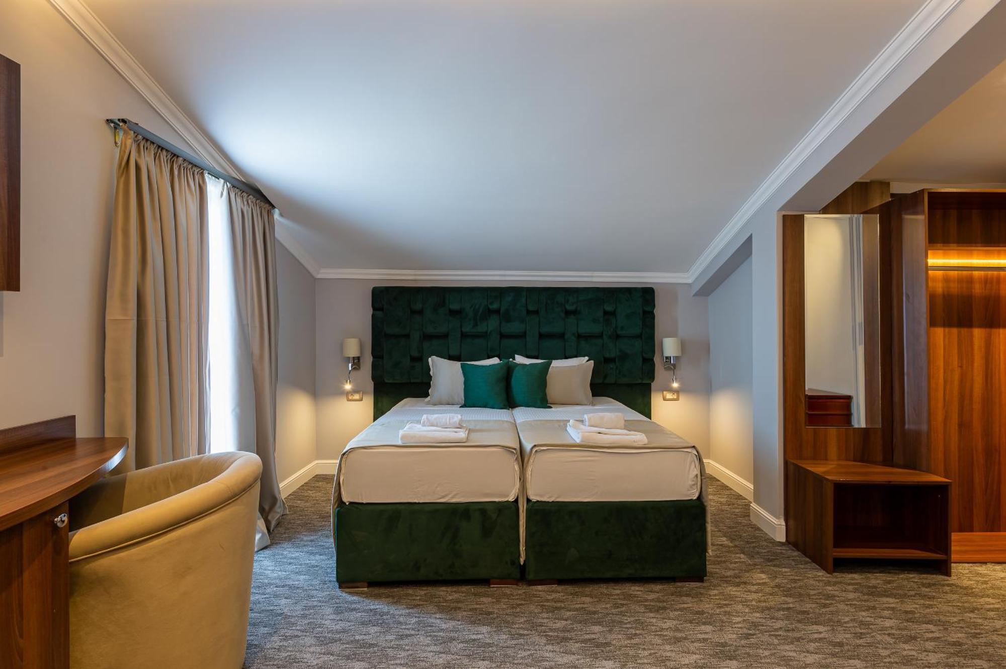 Hotel Ideall Podgorica Ngoại thất bức ảnh