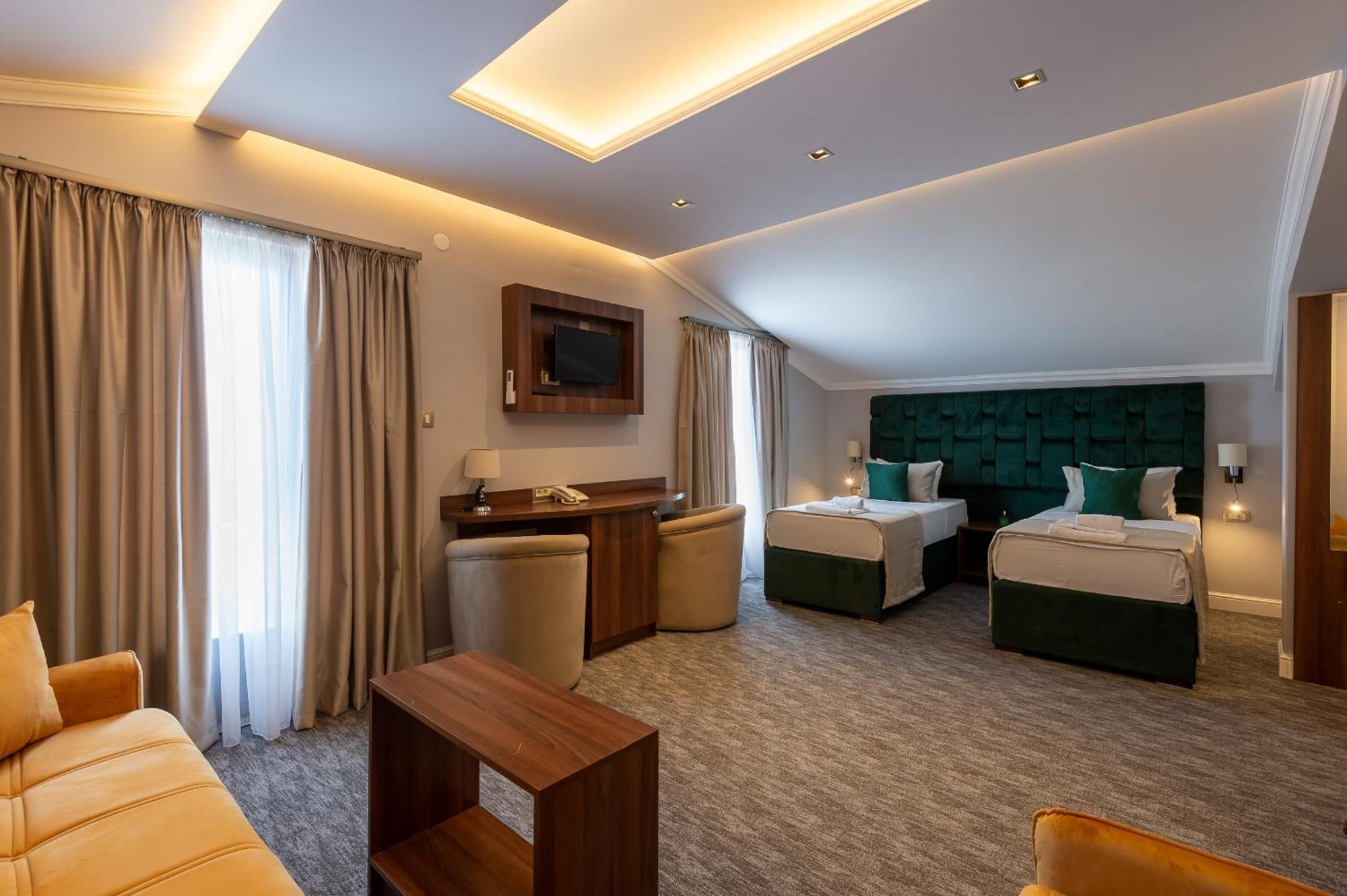 Hotel Ideall Podgorica Ngoại thất bức ảnh