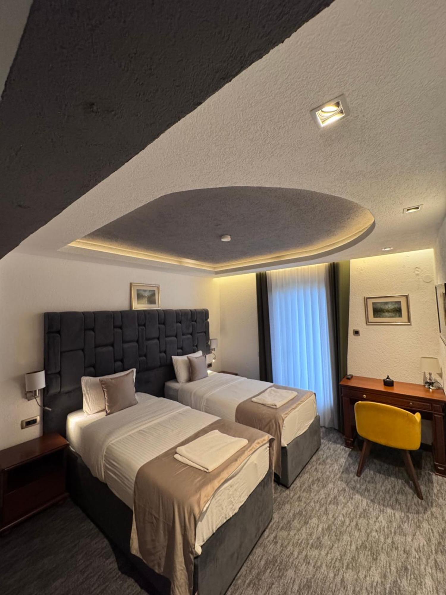 Hotel Ideall Podgorica Ngoại thất bức ảnh