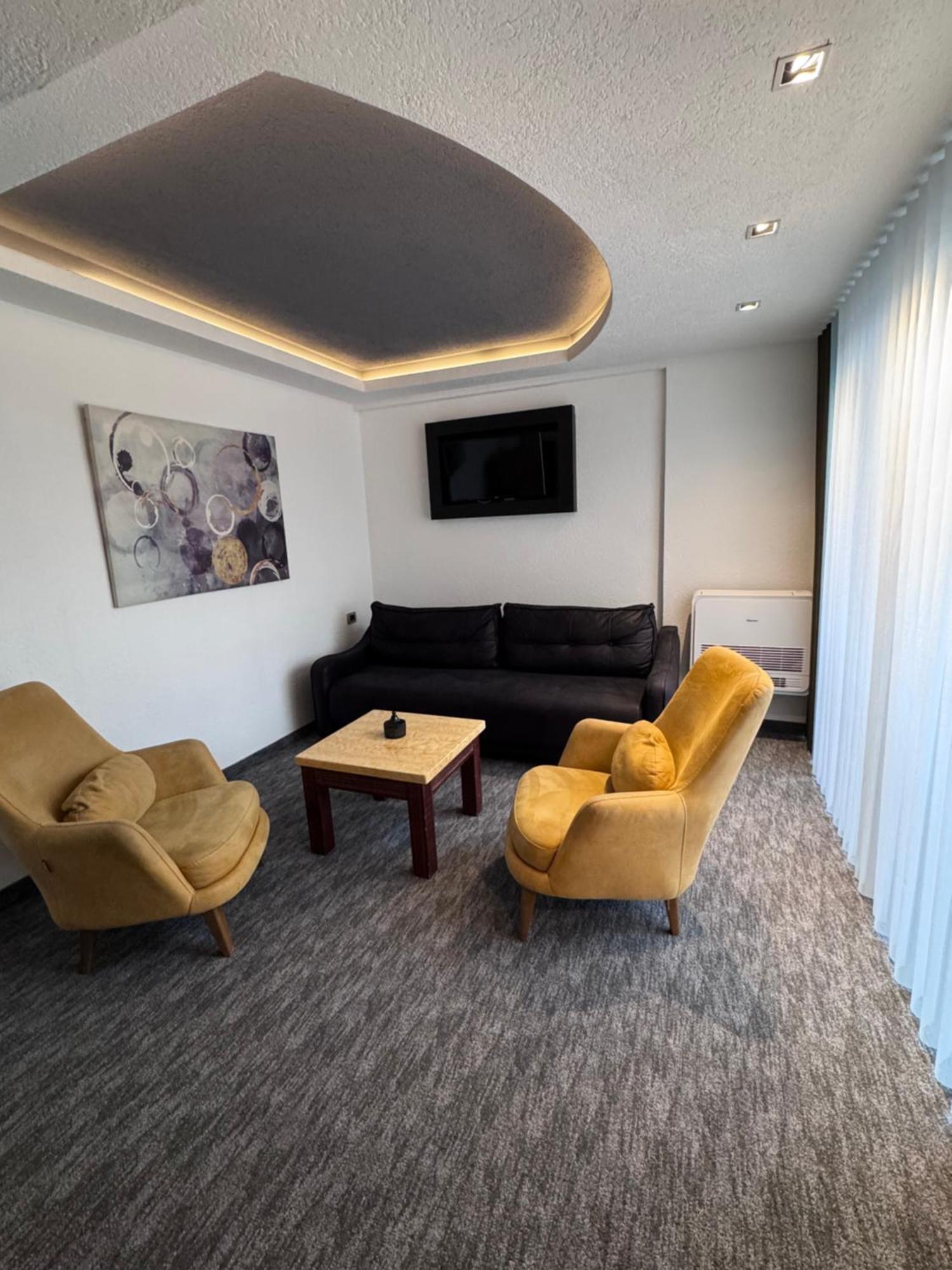 Hotel Ideall Podgorica Ngoại thất bức ảnh