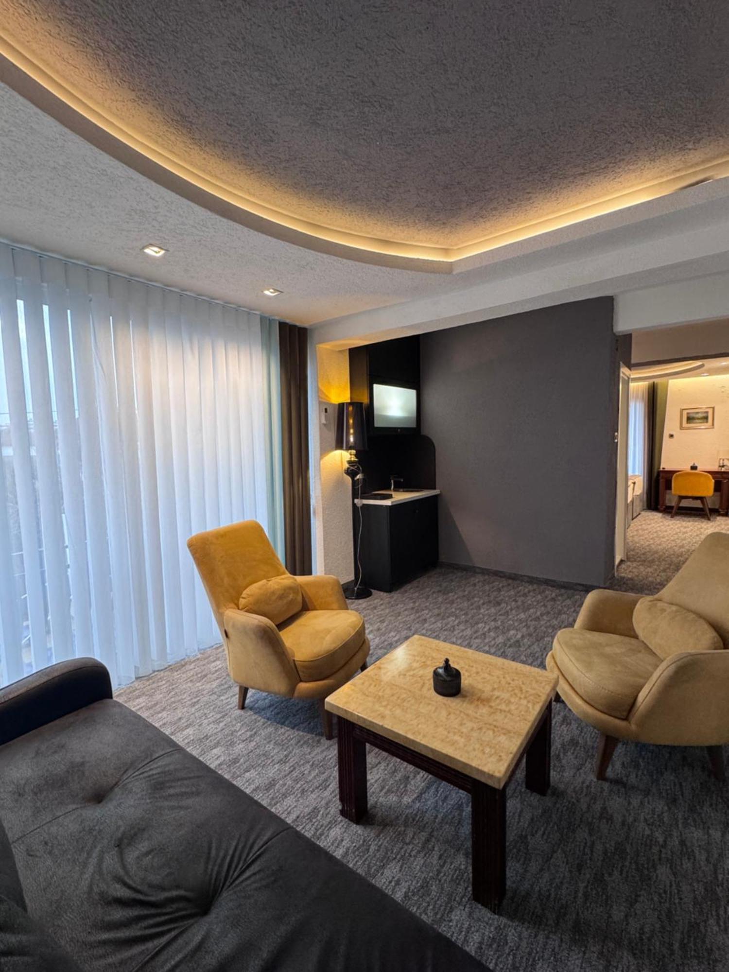 Hotel Ideall Podgorica Ngoại thất bức ảnh