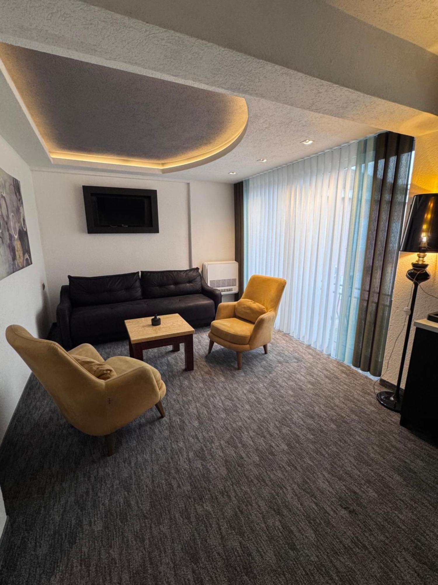Hotel Ideall Podgorica Ngoại thất bức ảnh